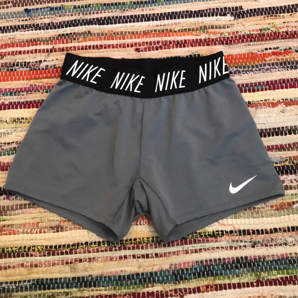 Nike dri-fit trophy shorts!